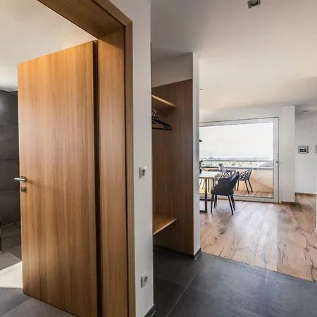 3 In The Sandra הורבראנץ